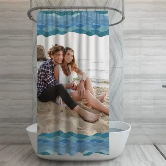 Mit dem individuell gefertigten Foto-Duschvorhang machen Sie Ihr Bad zur Wohlfühloase.