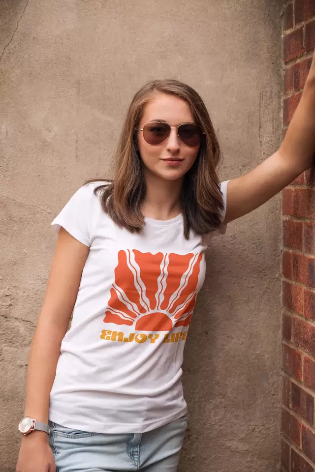 T-Shirts für Frauen mit Front- oder Backprint