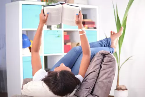 Unvergessliche Lesemomente: Eine Leseecke mit individuell bedruckten Textilien gestalten