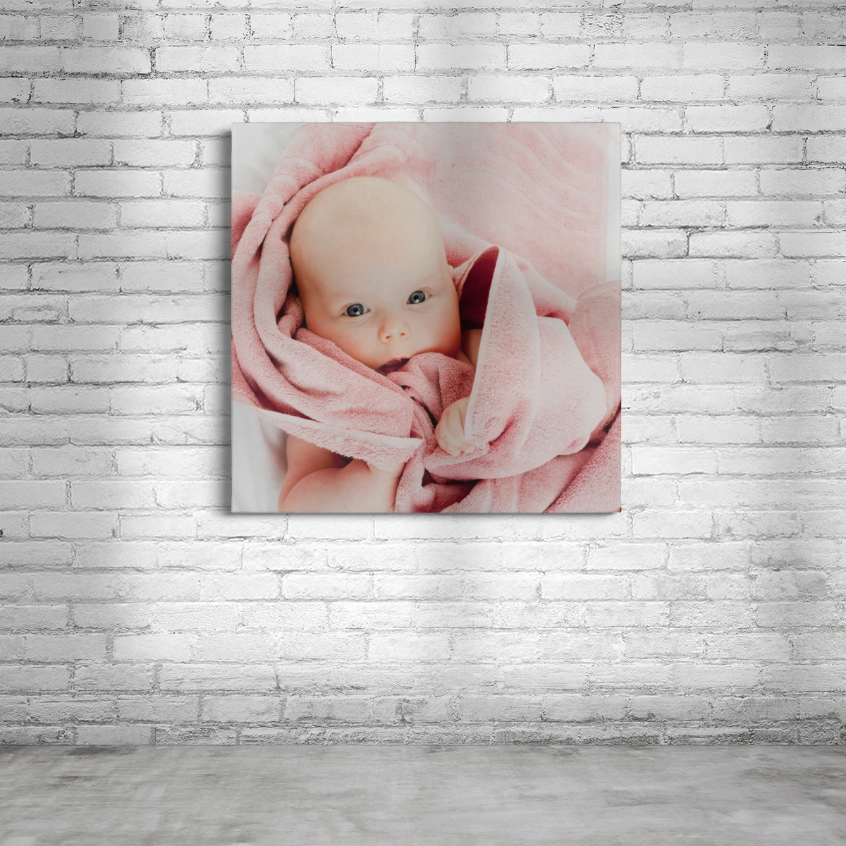 Süße Babymomente auf quadratischer Leinwand